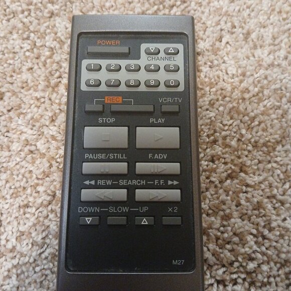 MAGNAVOX REMOTE CONTROL VSQS0541 M27 TV CLICKER ORIGINAL - Picture 2 of 3